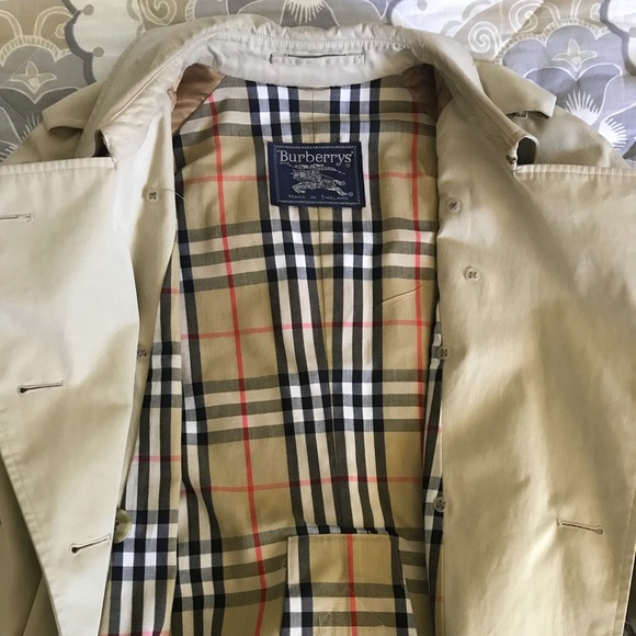 Burberry Jackets & Blazers - Women’s Burberry trench coat